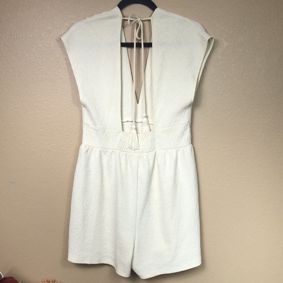 Zara cream shorts romper with open back. - Picture 5 of 9